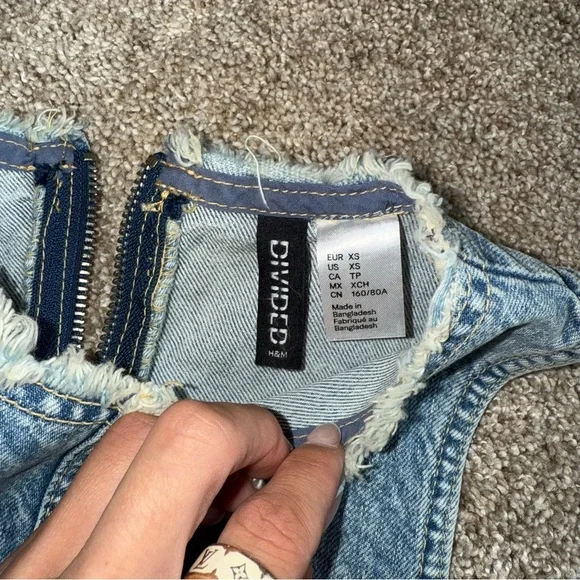 🖤Blue Denim Sleeveless Crop Top - Picture 3 of 4